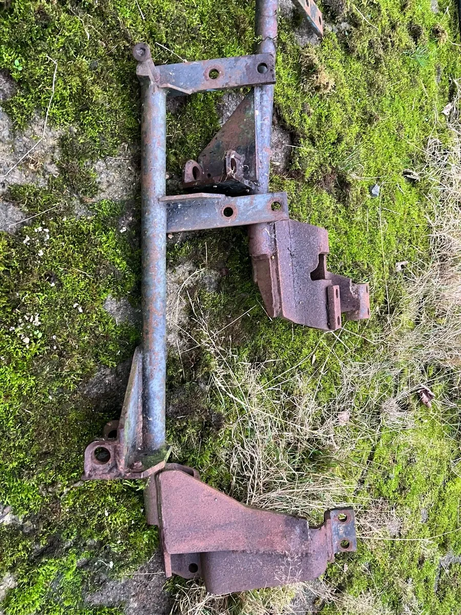 Ford7610 loader and brackets - Image 1