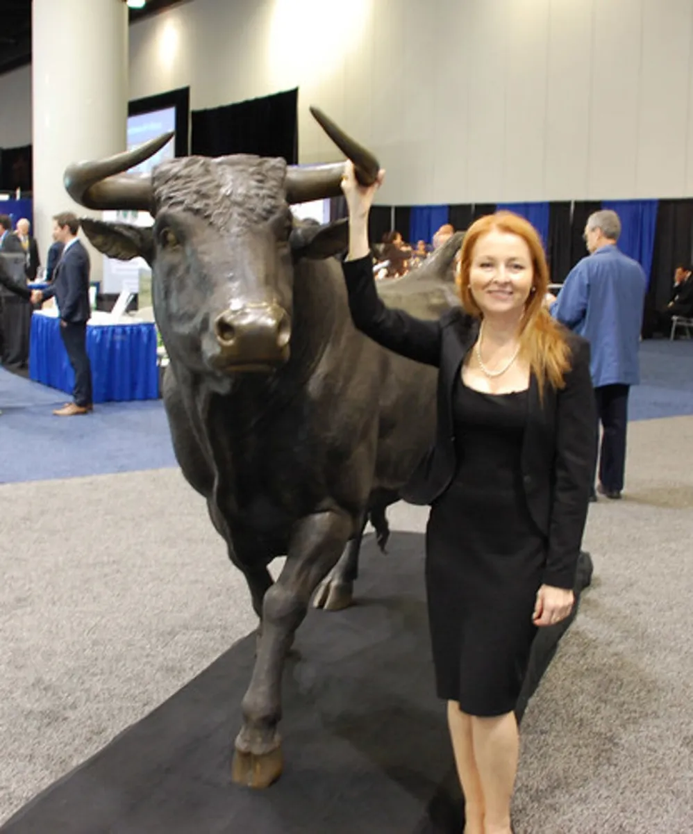 Bronze bull sculpture - Image 4