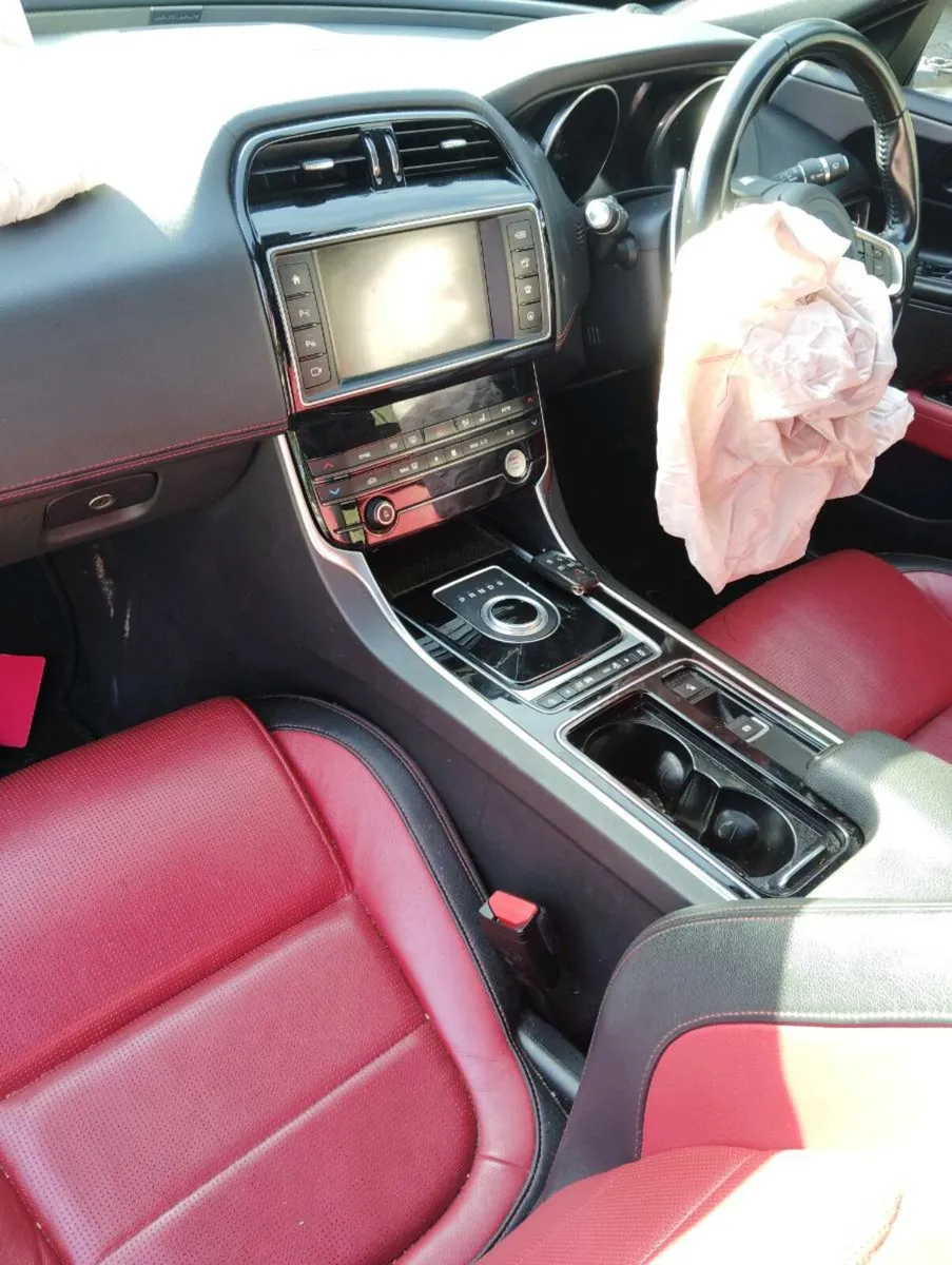 Breaking jaguar XE  r-tipe 2018 2.0 diesel - Image 4