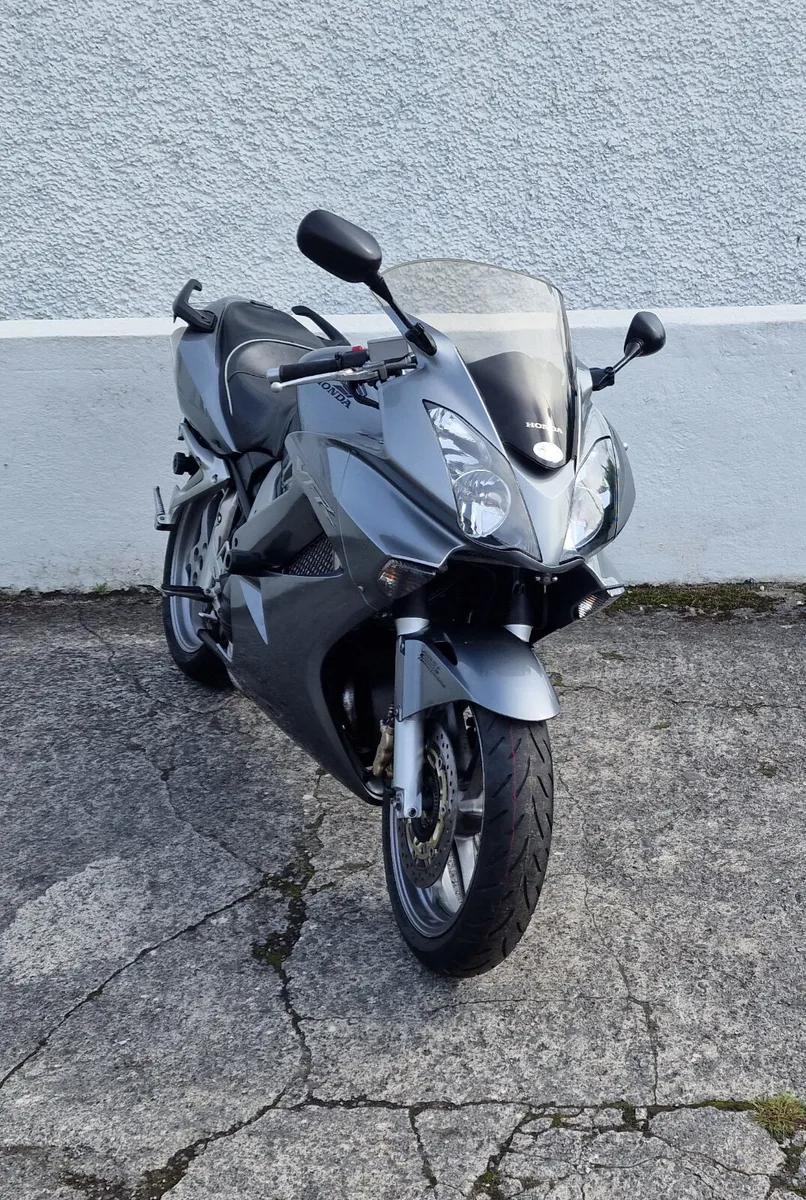 VFR800 @ Doyles Athlone - Image 2