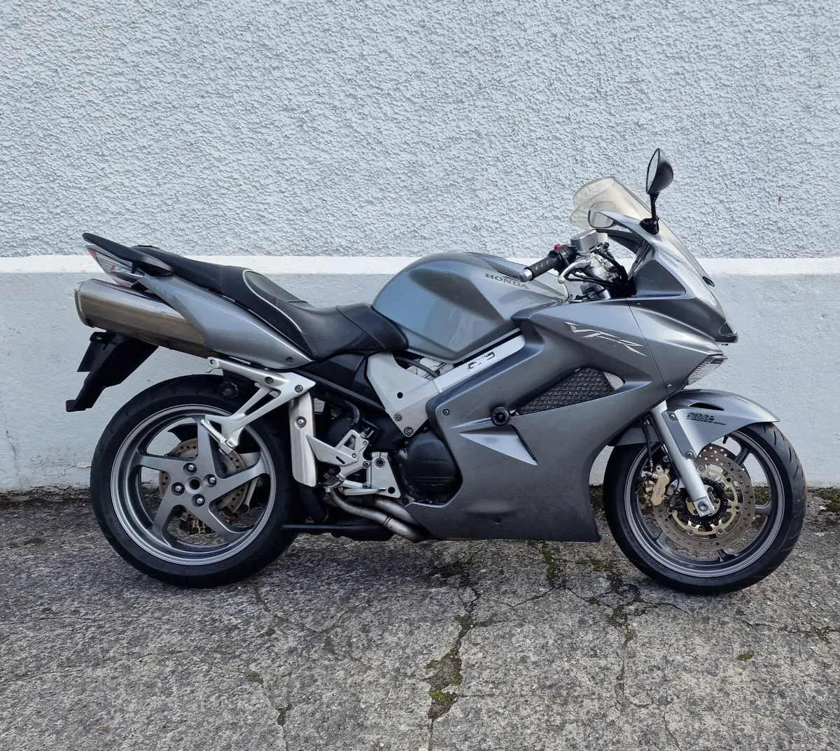 VFR800 @ Doyles Athlone - Image 1