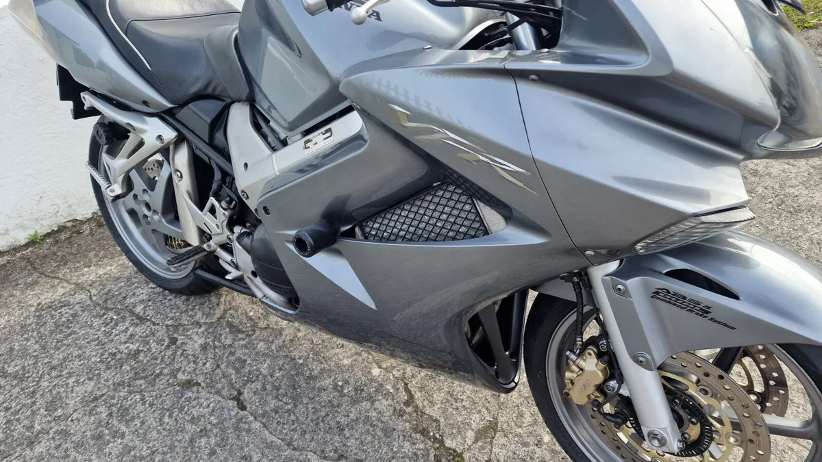 VFR800 @ Doyles Athlone - Image 3