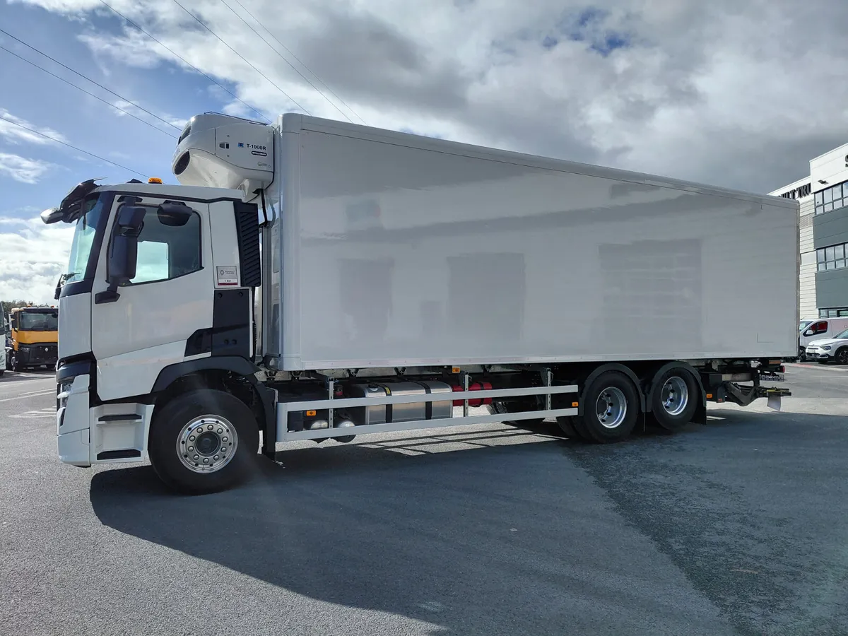 New Renault T380 Refrigerated Rigid - Image 4