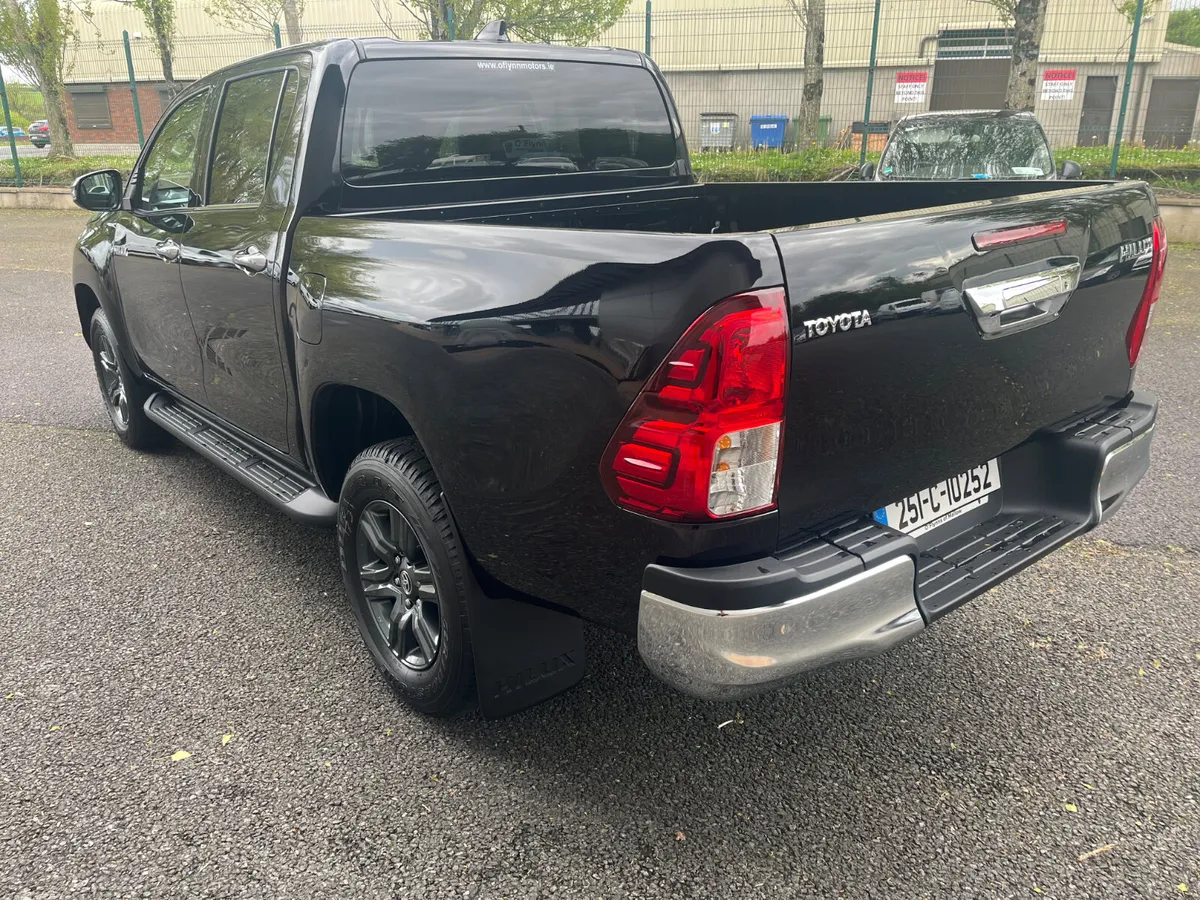 Toyota Hilux 2025 - Image 4