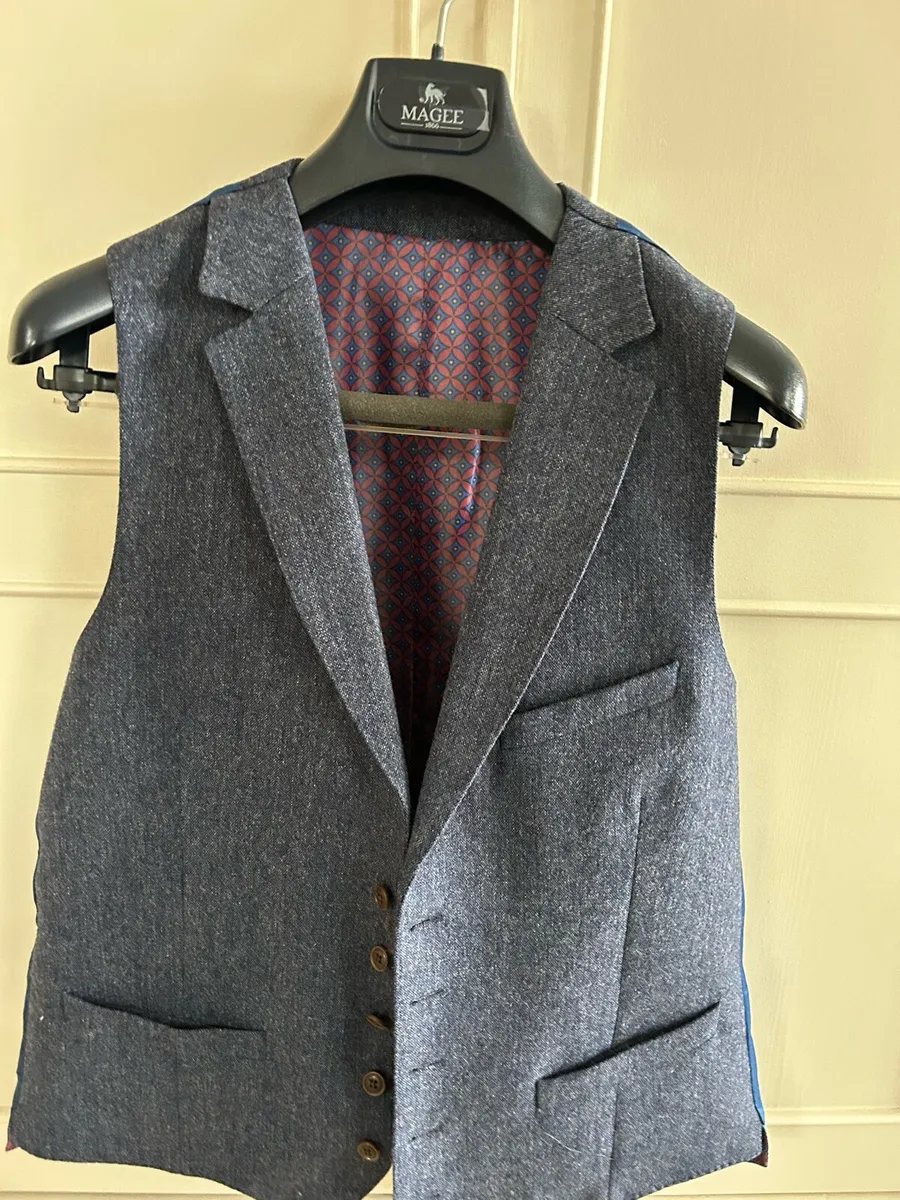 Magee pure wool 3 pc suit - Image 4