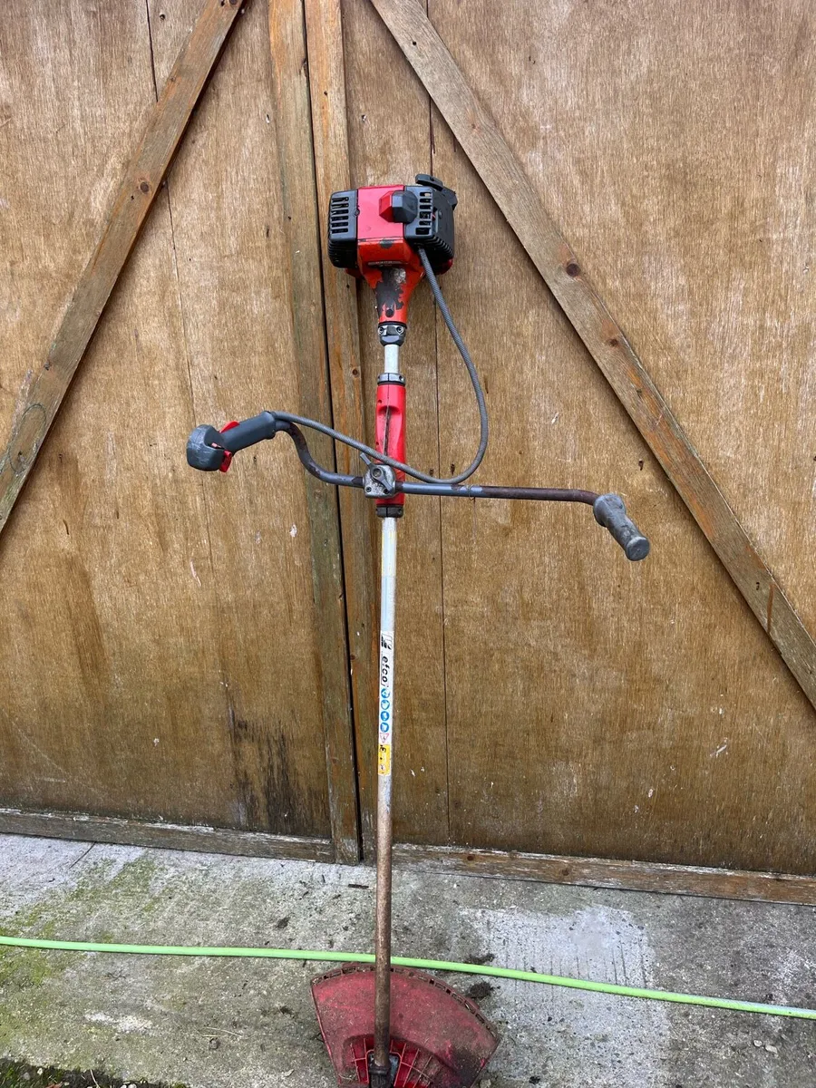 EFCO 8400 PETROL STRIMMER - Image 1