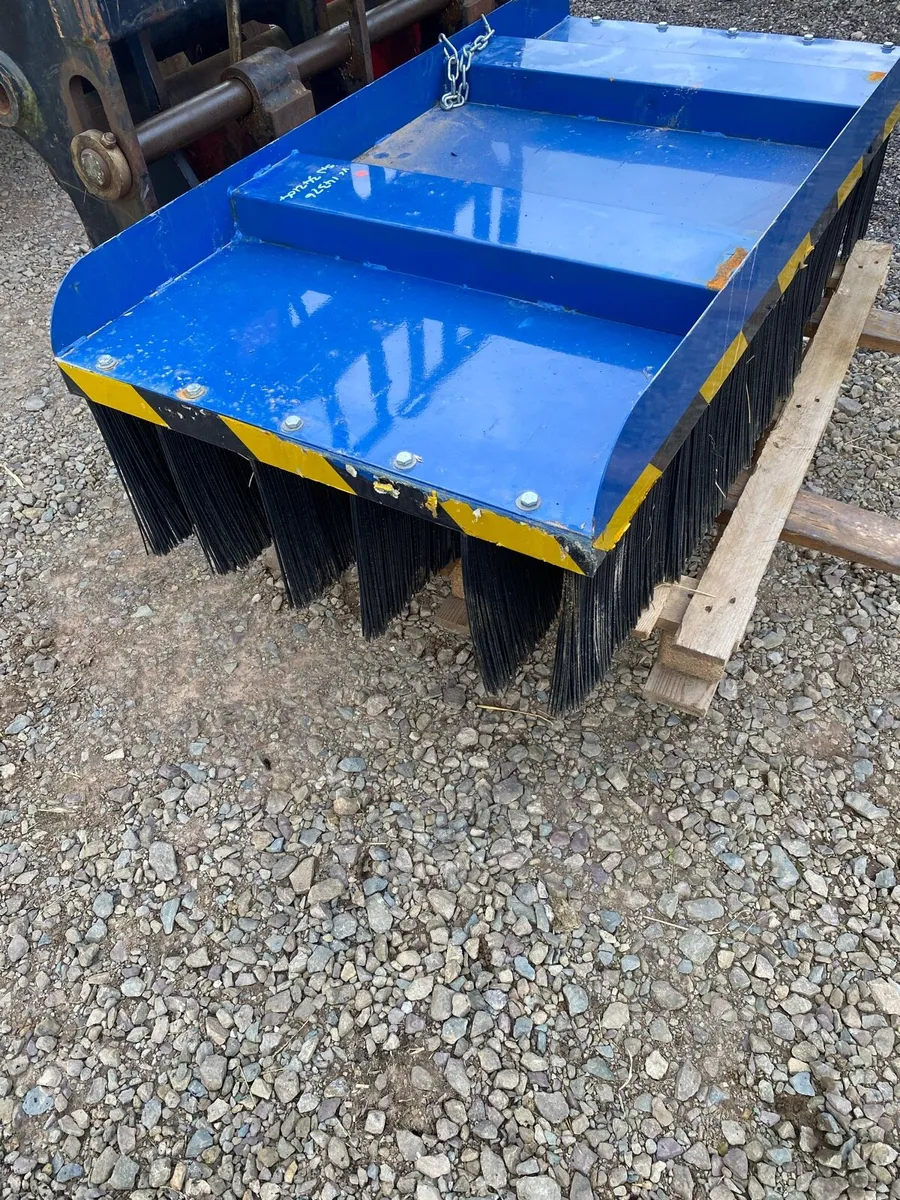 Forklift Brush - Image 1