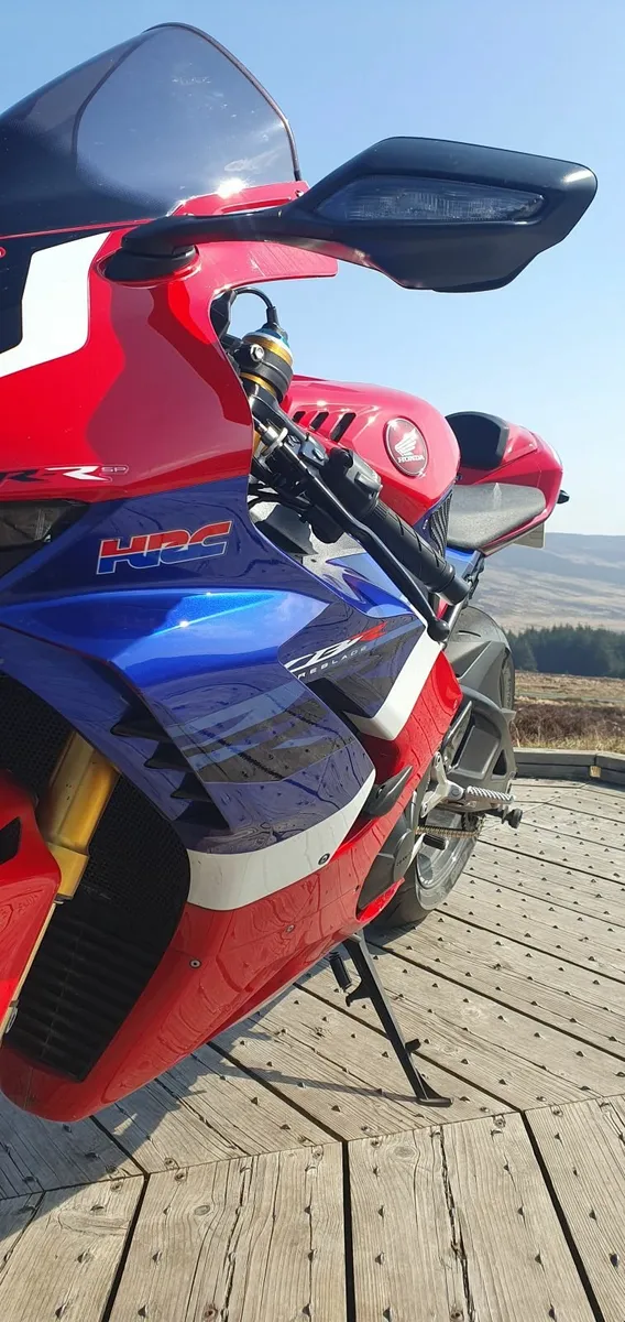 2020 Honda CBR1000RR-R SP - Image 3