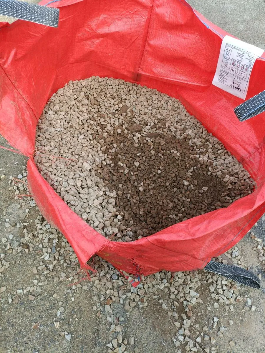Gravel - Image 1
