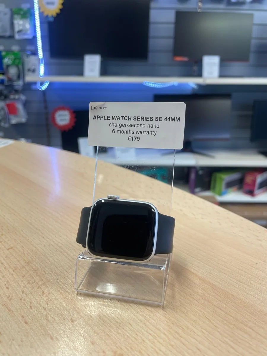 Apple Watch Series SE 44mm - Image 1