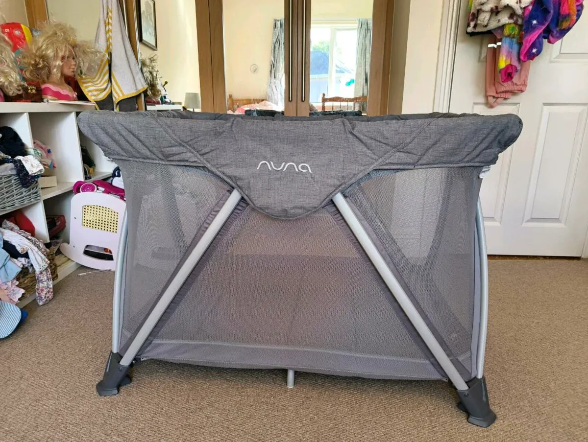 Nuna sena aire travel cot - Image 1
