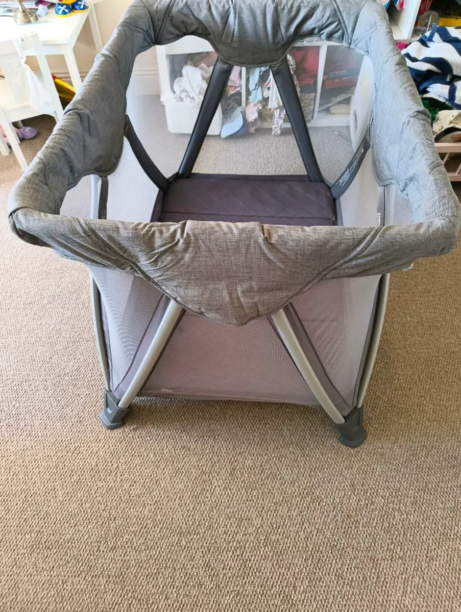 Nuna sena aire travel cot - Image 3