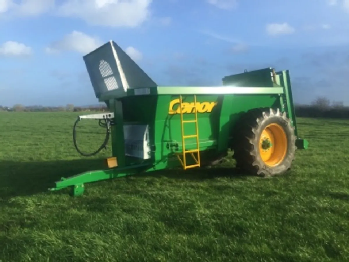 Conor Rear Dischage Spreaders - Image 1