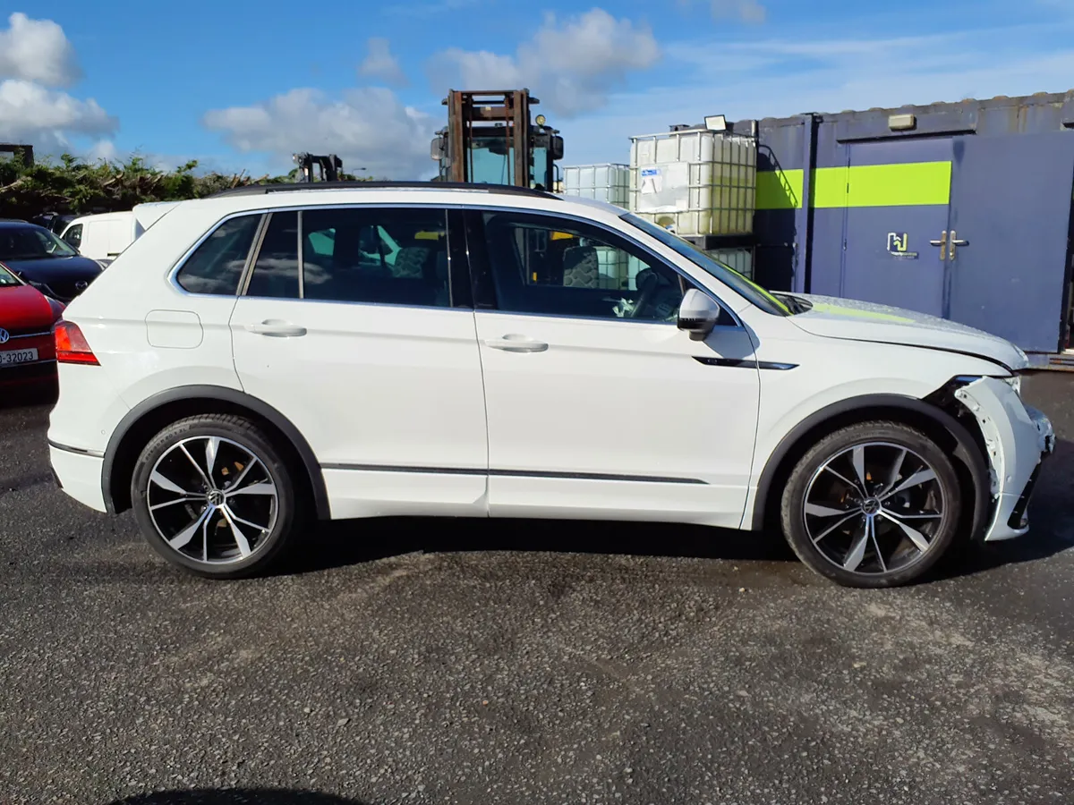 2023 vw tiguan R-line - Image 1