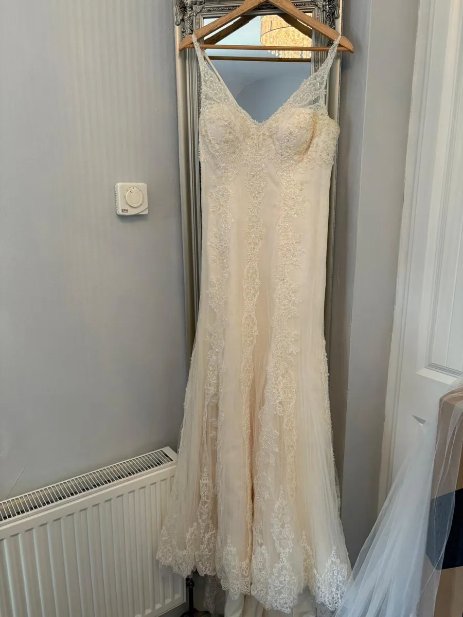 Wedding dress - Image 1
