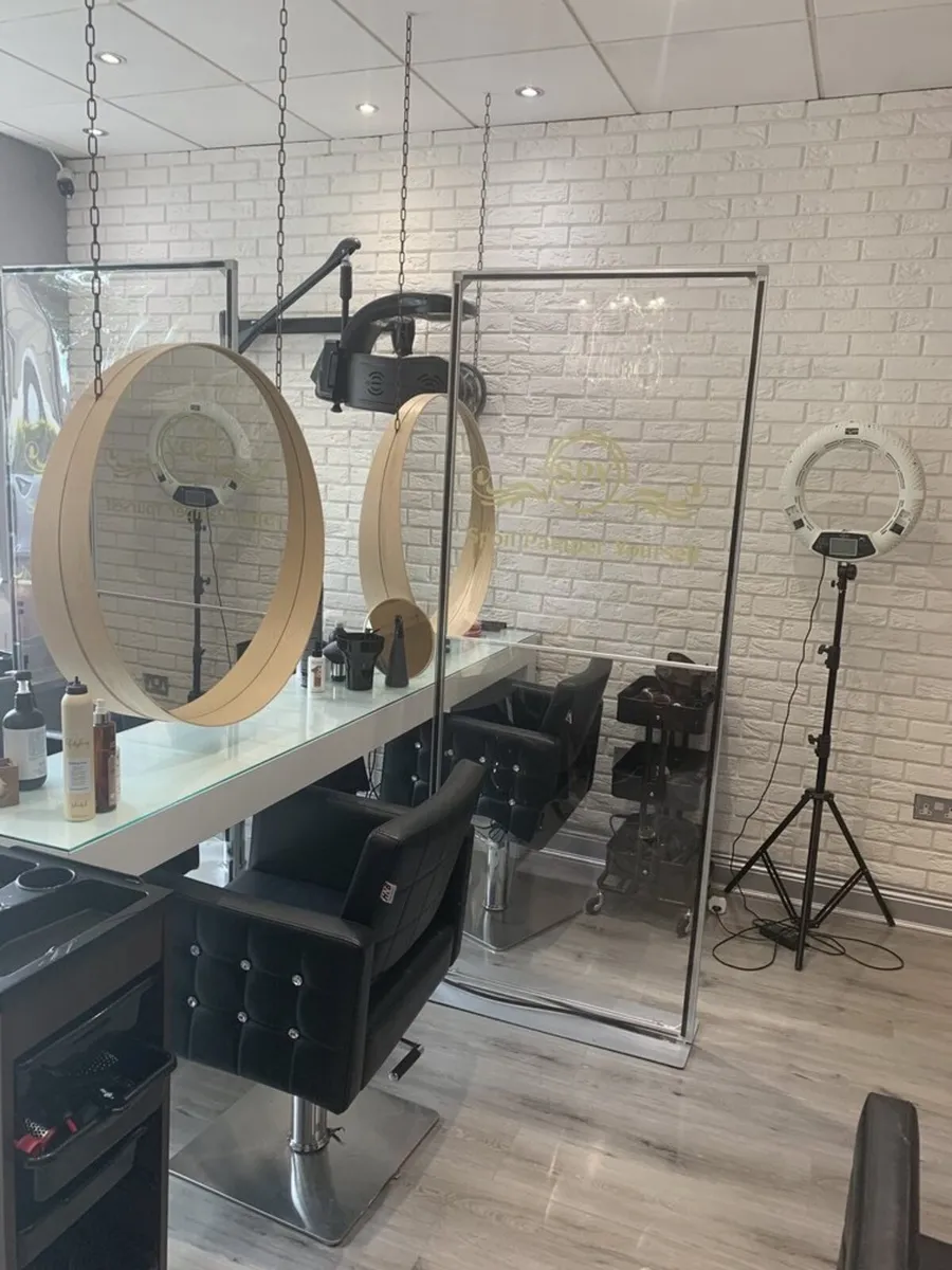 Rent a hairdresser chair and beauty Dorset street