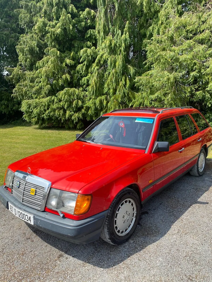 Mercedes Benz  1987 E200 - Image 2
