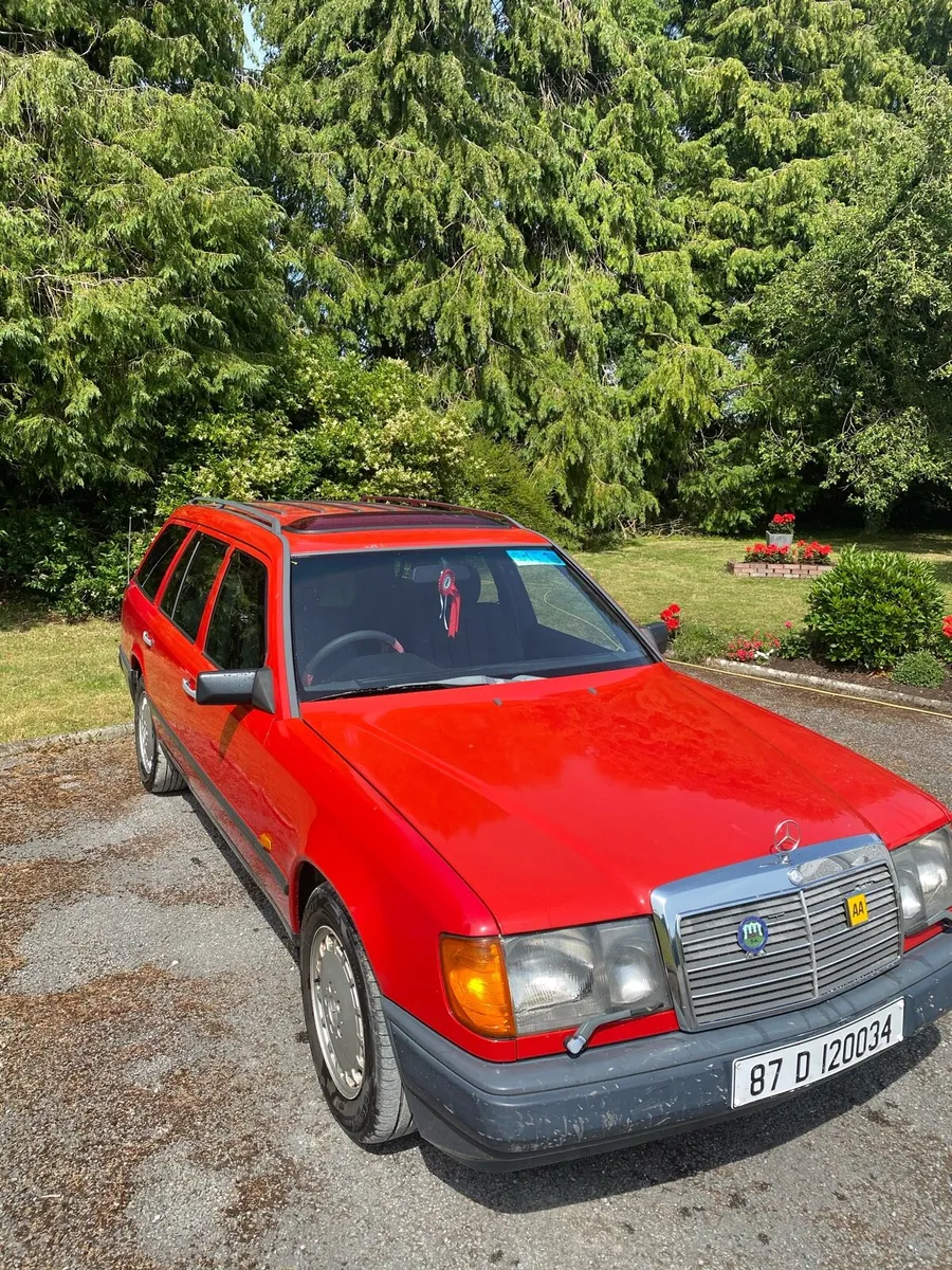 Mercedes Benz  1987 E200 - Image 3