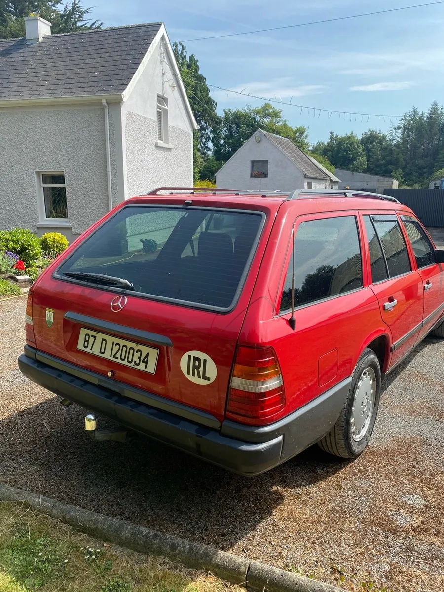 Mercedes Benz  1987 E200 - Image 4