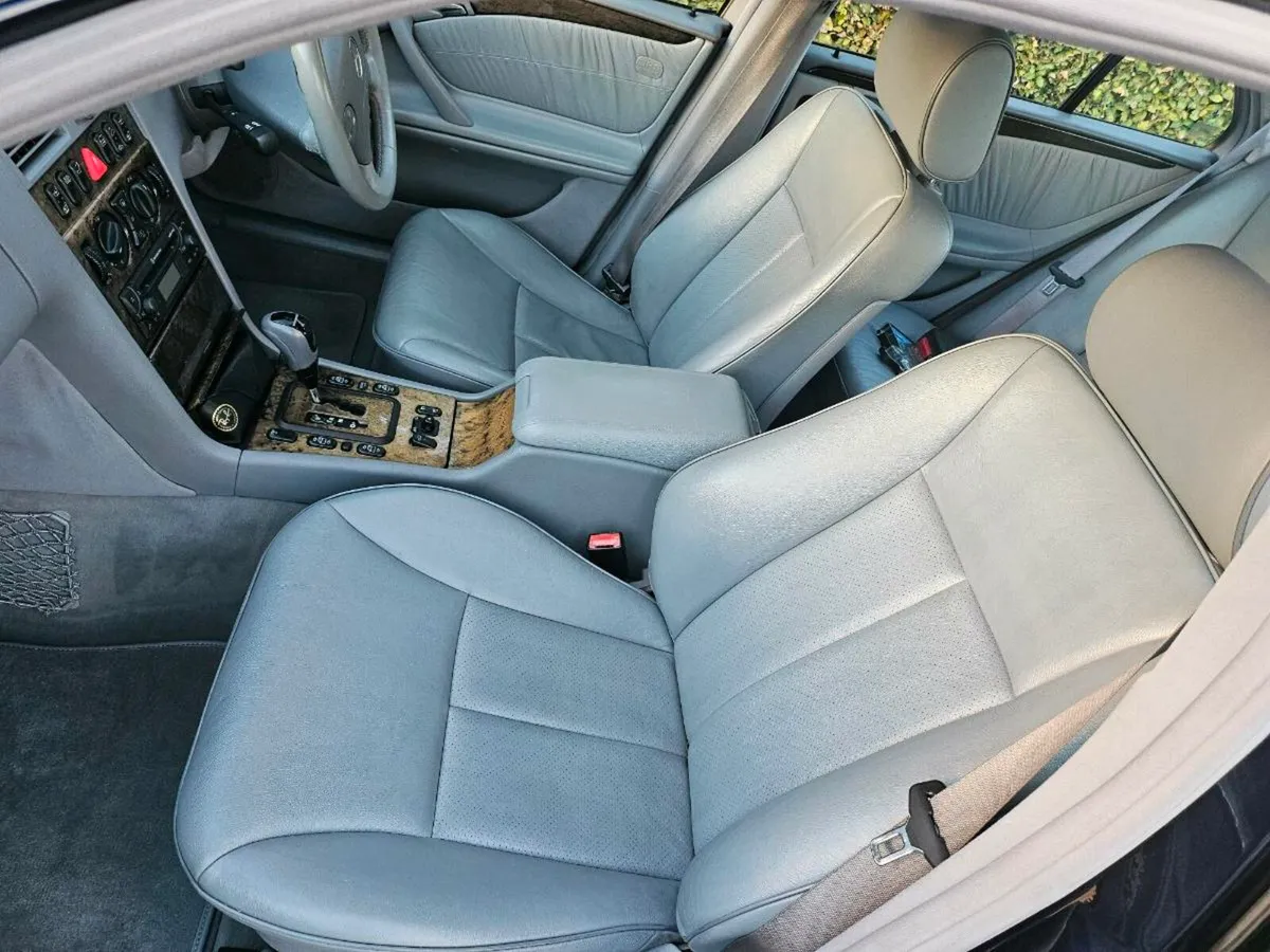 Mercedes Benz E240 Avantguard - Image 3