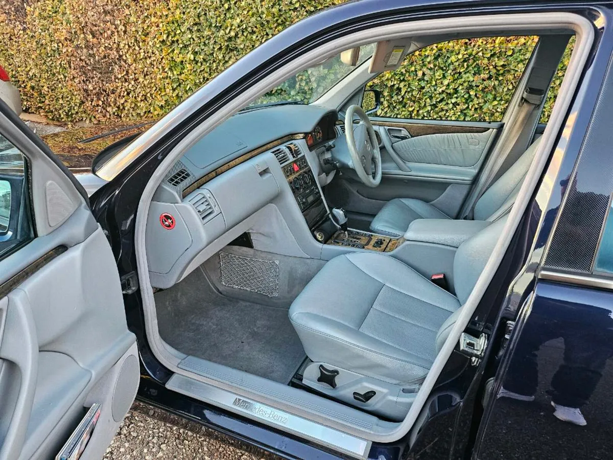 Mercedes Benz E240 Avantguard - Image 4