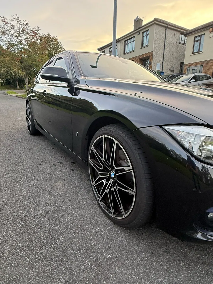 BMW 330 F30E Sport - Image 4