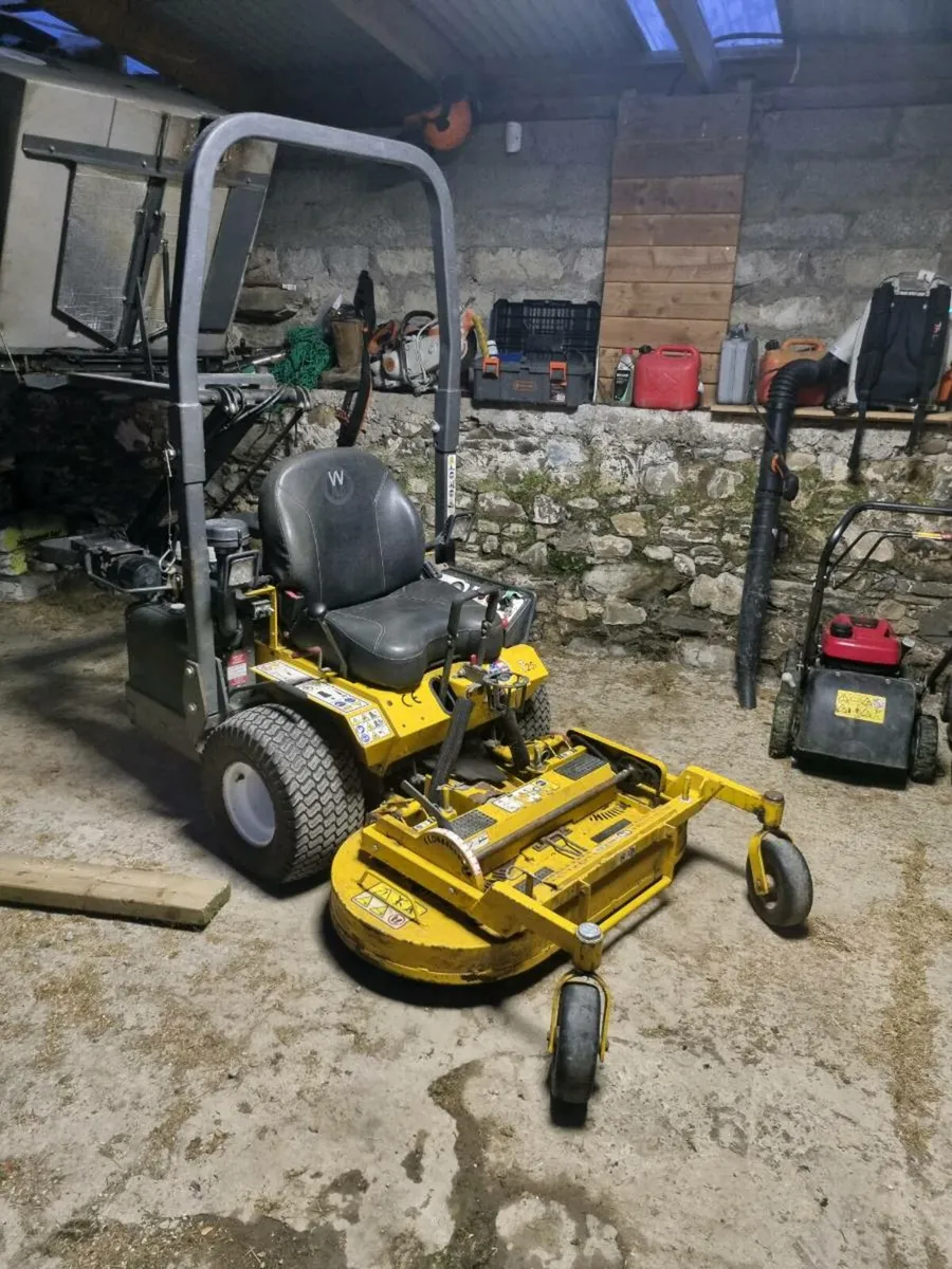 Ride on lawn mower - Image 1