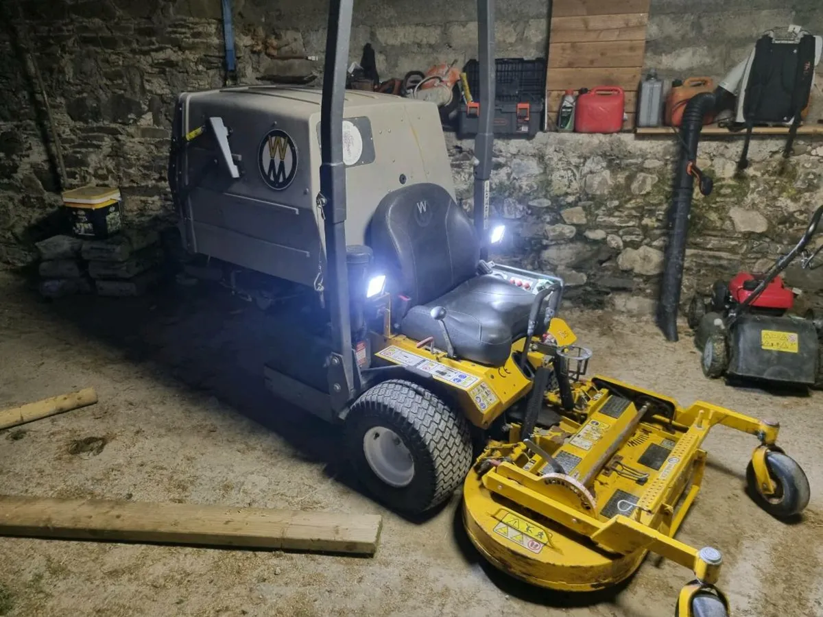 Ride on lawn mower - Image 3