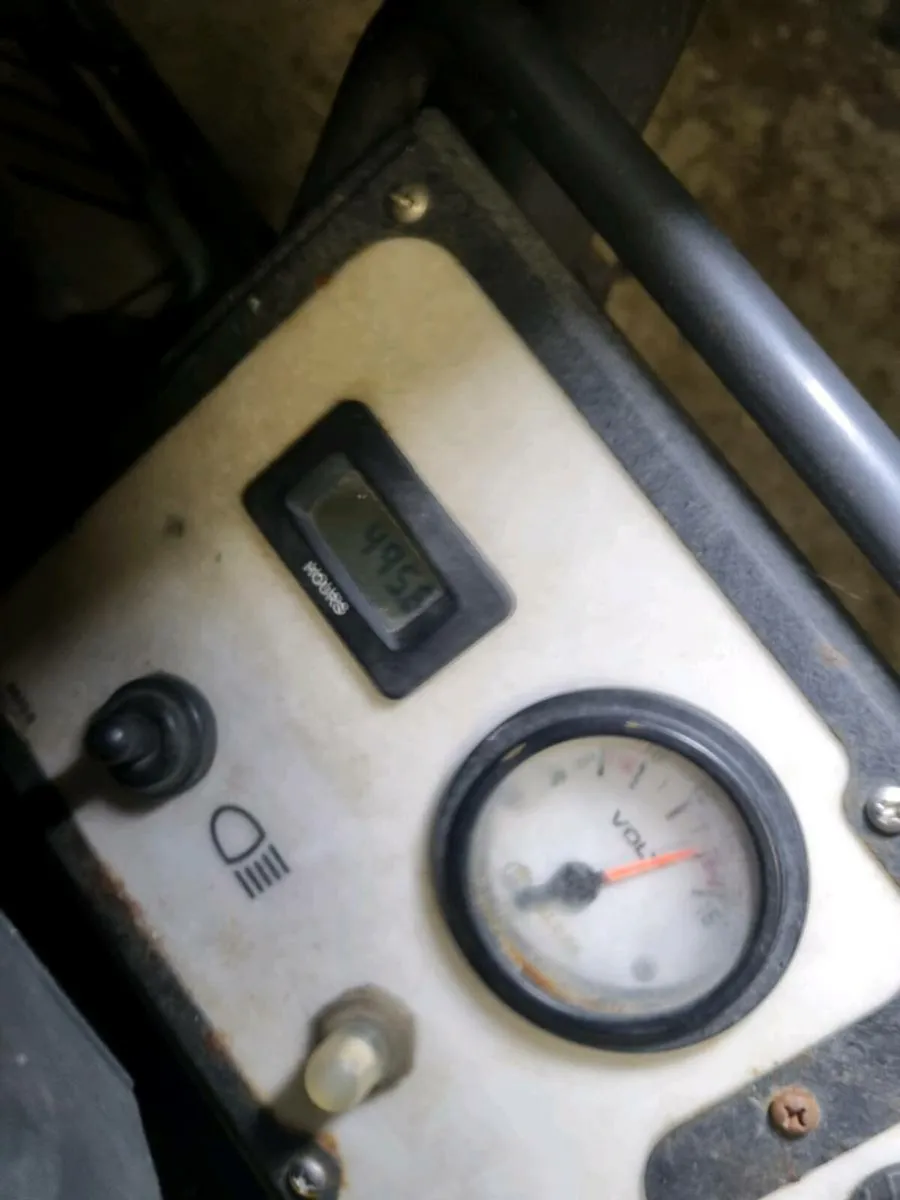 Ride on lawn mower - Image 4