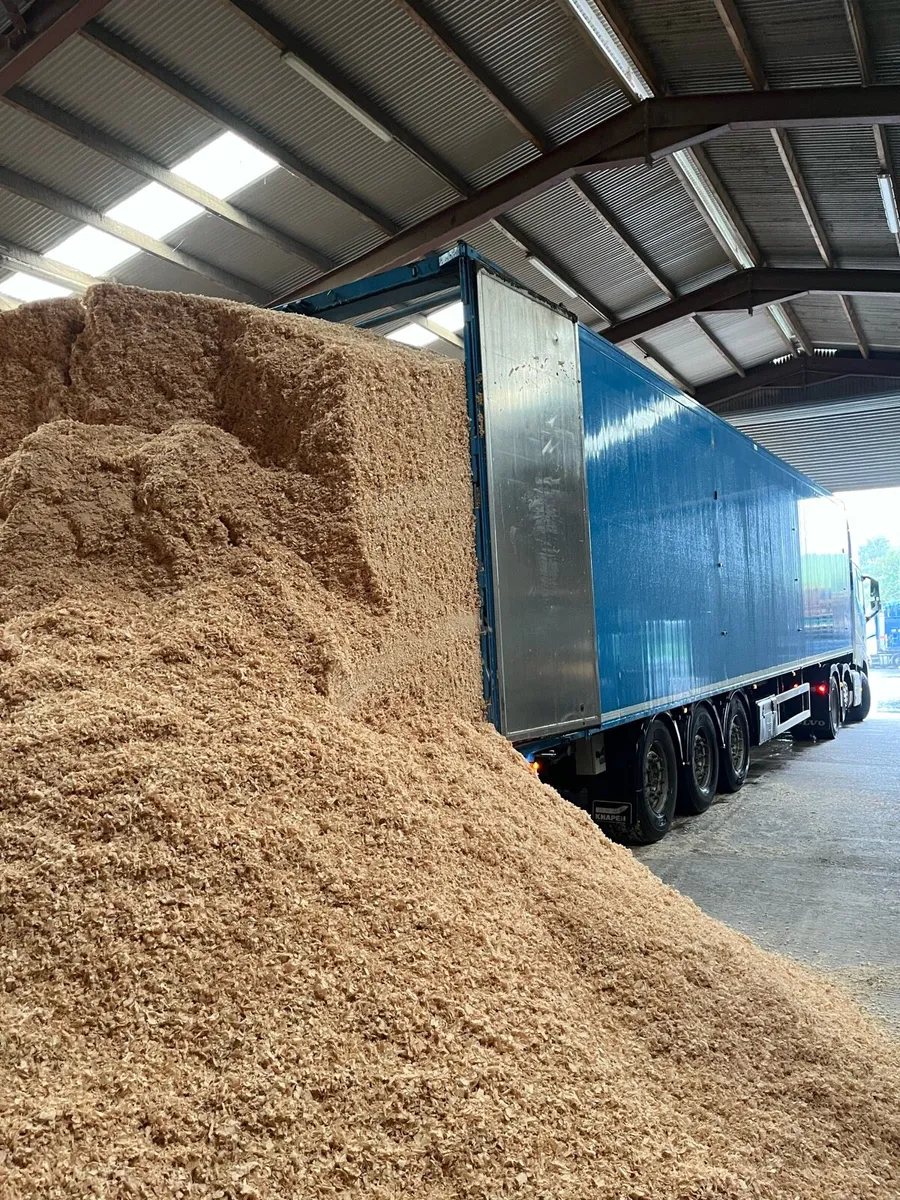Bulk Walking Floor Loads of Shavings Delivered - Image 1