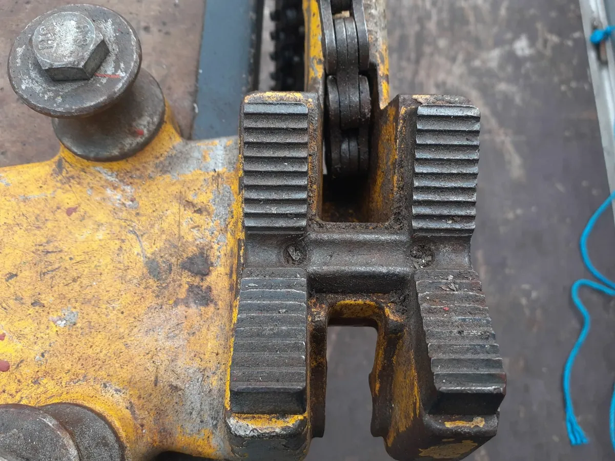 REMS FOLDABLE WORKBENCH - Image 3