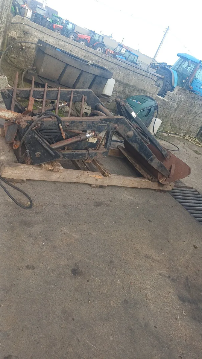 Quicke 2300 Frontloader - Image 2