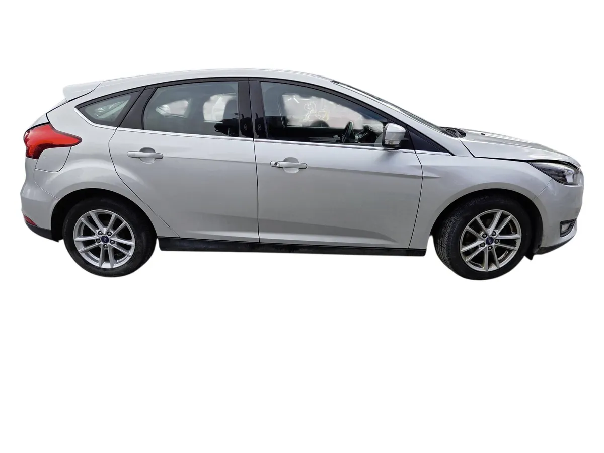 2015 FORD FOCUS For Breaking/Dismantling - Image 2