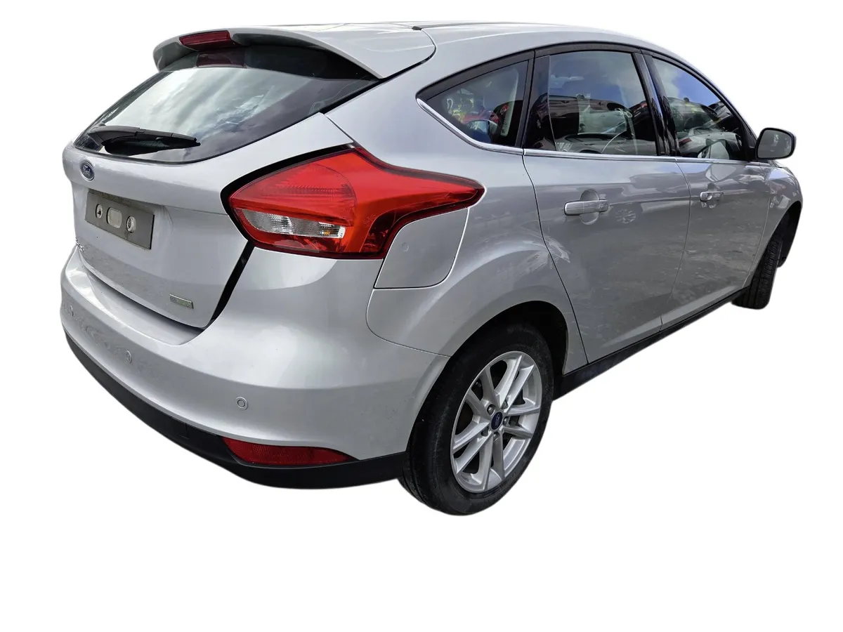 2015 FORD FOCUS For Breaking/Dismantling - Image 3