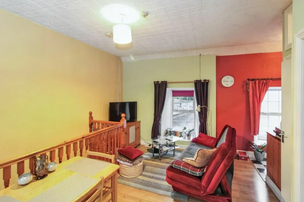 Fast Food Restaurant & 1 Bed Apartment - Image 3