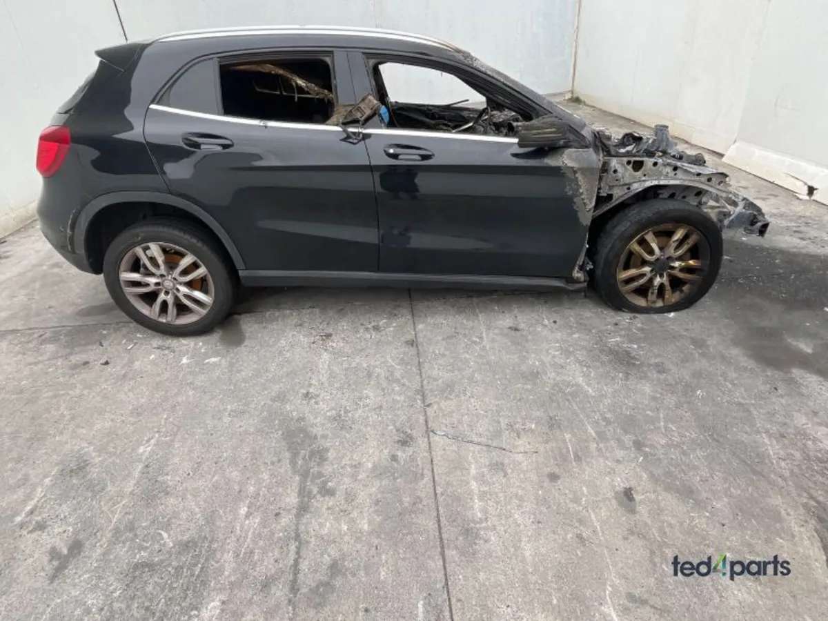 2015 (15-23) Mercedes GLA- Class For Breaking - Image 4