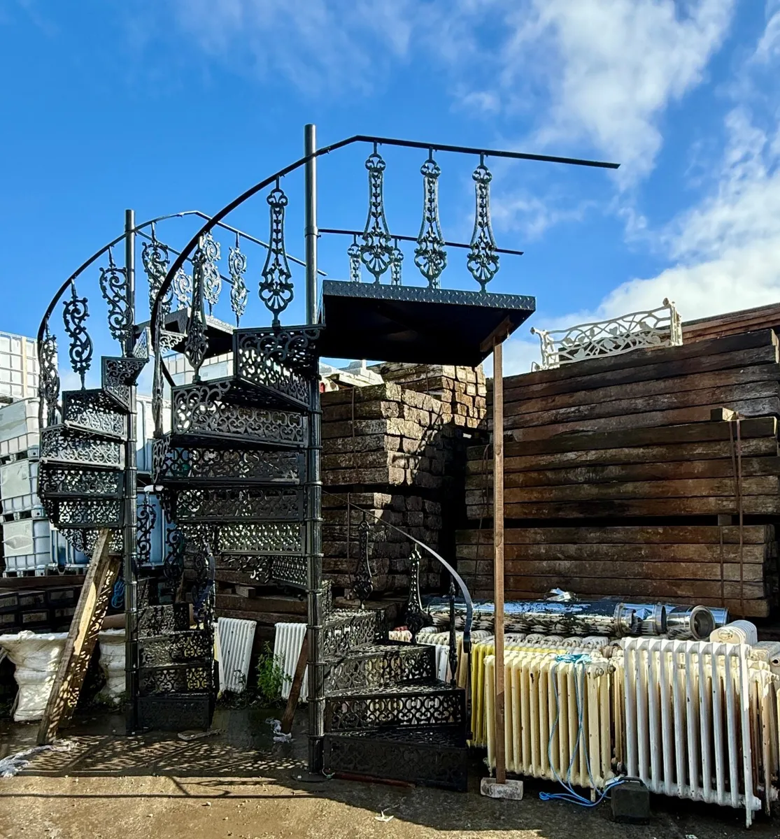 Spiral Staircase Style 004 - Image 1