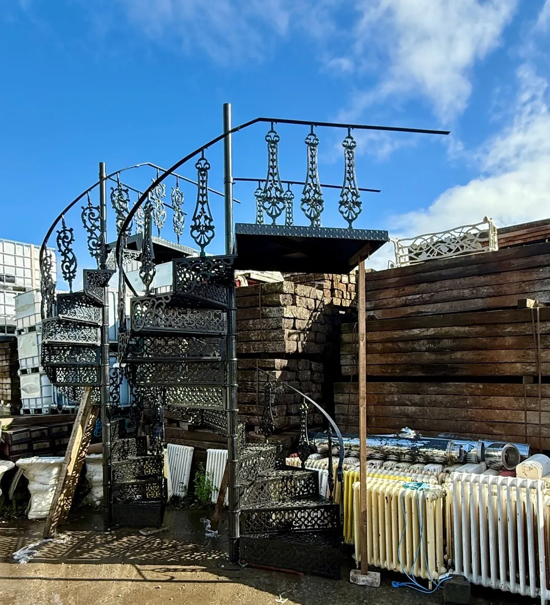 Spiral Staircase Style 004 - Image 2