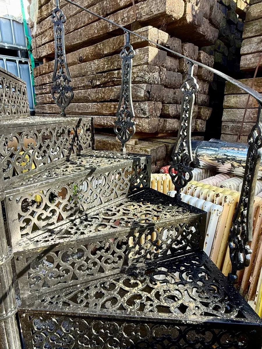 Spiral Staircase Style 004 - Image 3