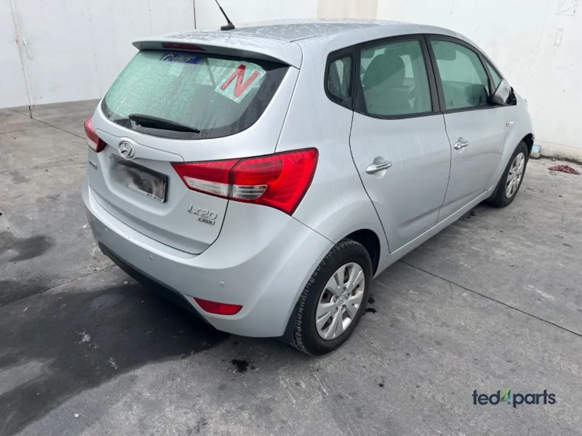 2011 (10-19) Hyundai IX20 For Breaking - Image 2