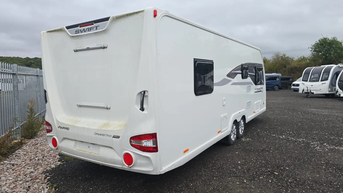 NEW 2025 SWIFT  DAWNSTAR 4/5 BERTH 8FT WIDE - Image 4