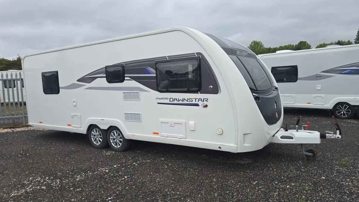 NEW 2025 SWIFT  DAWNSTAR 4/5 BERTH 8FT WIDE - Image 3