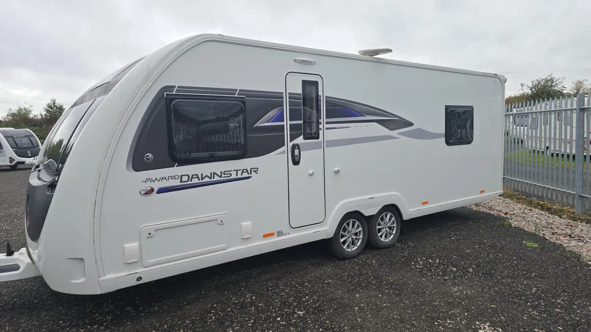 NEW 2025 SWIFT  DAWNSTAR 4/5 BERTH 8FT WIDE - Image 2
