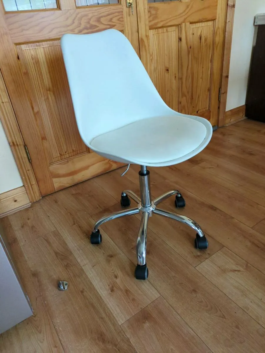 Swivel chair