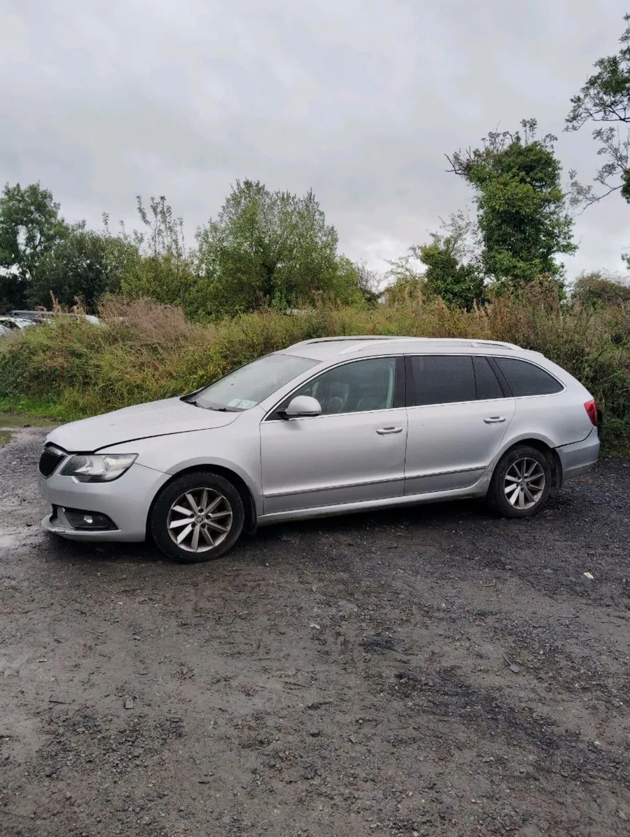 Breaking Skoda superb 2014 1.6tdi cay - Image 1