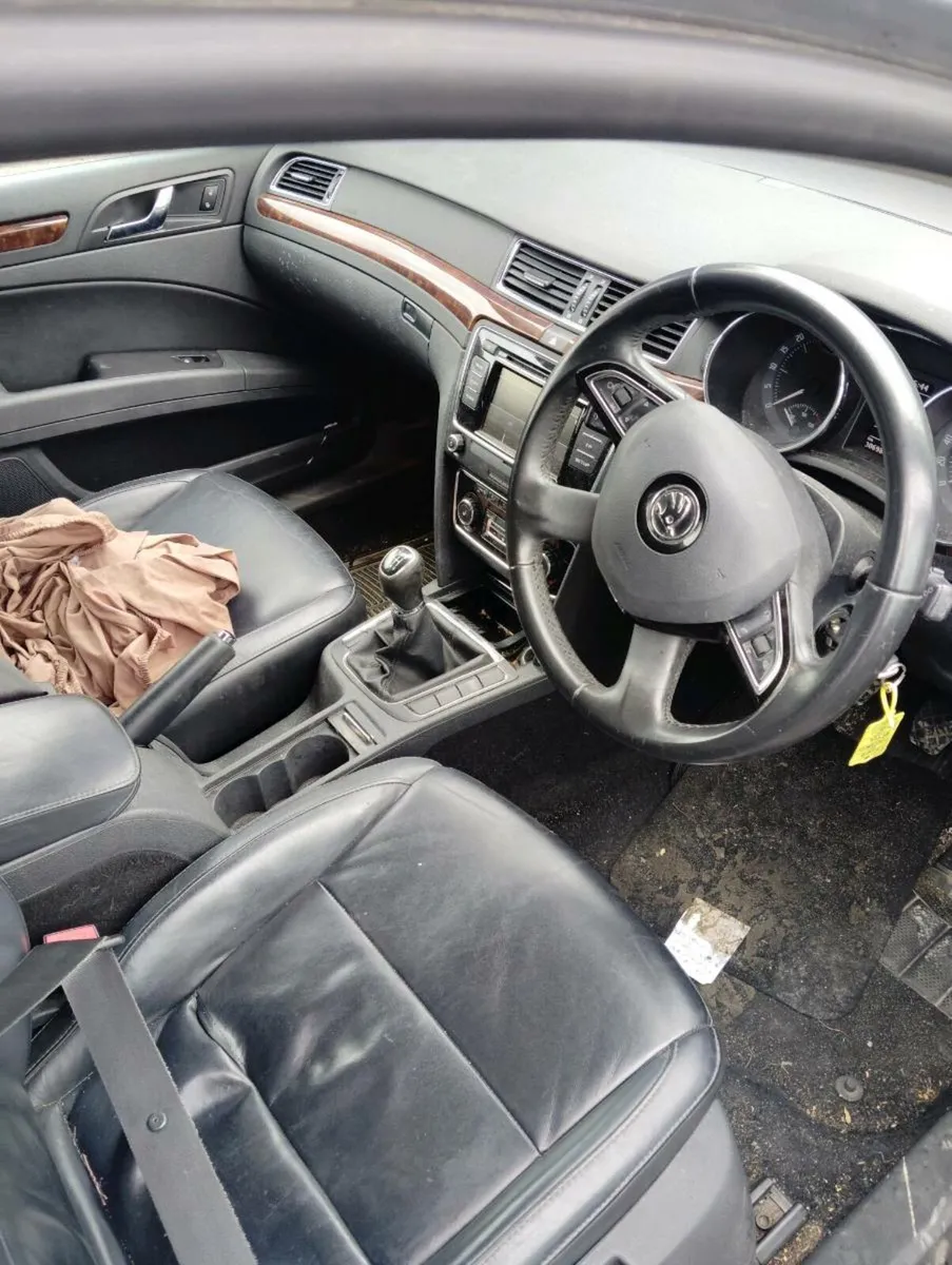 Breaking Skoda superb 2014 1.6tdi cay - Image 3
