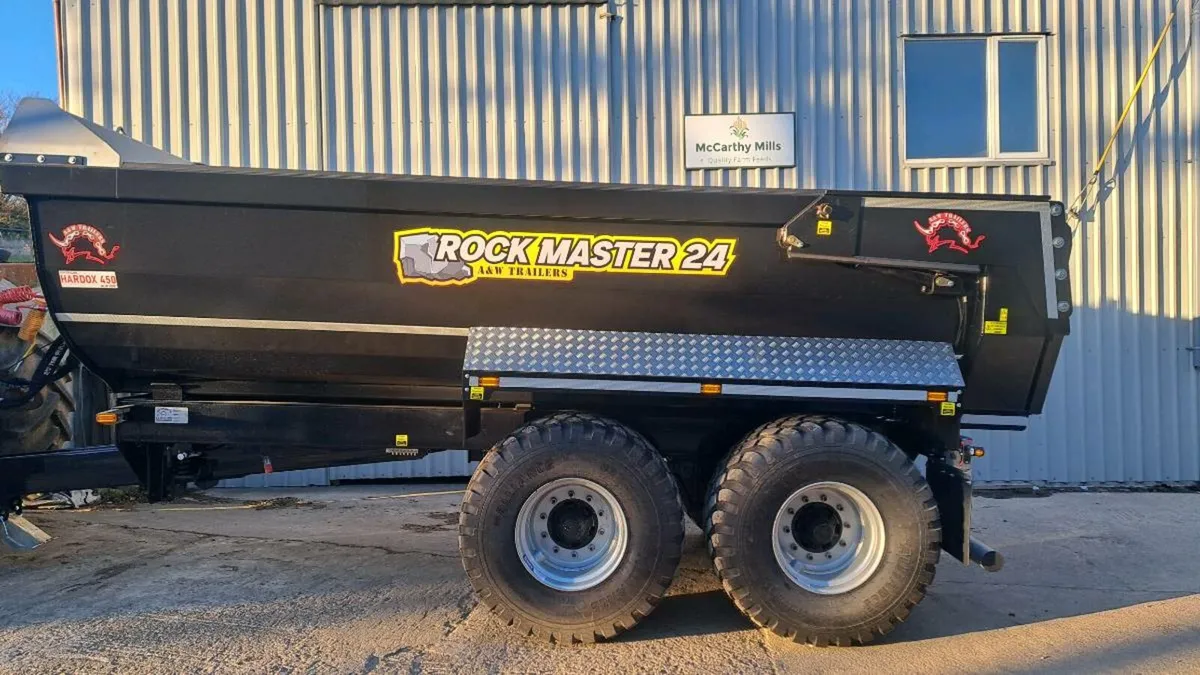 New A&W dump trailer. - Image 3