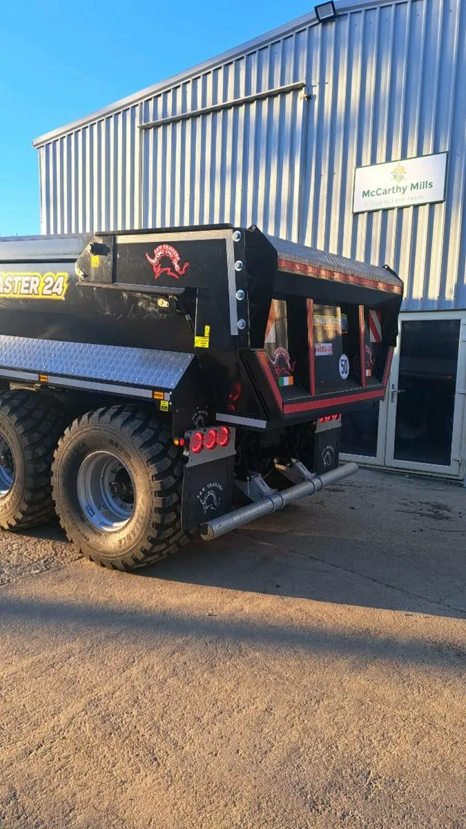 New A&W dump trailer. - Image 4