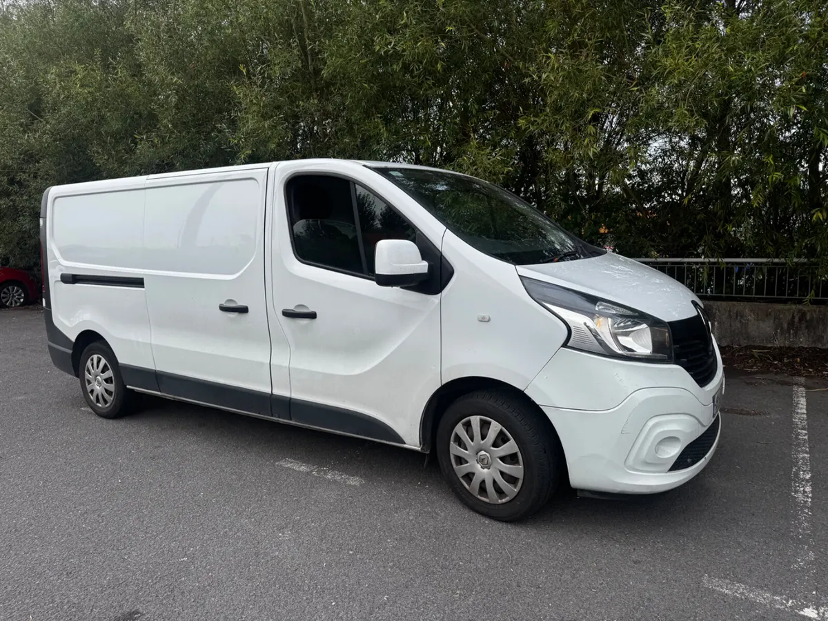 Renault Trafic 2015 doe and tax. - Image 1