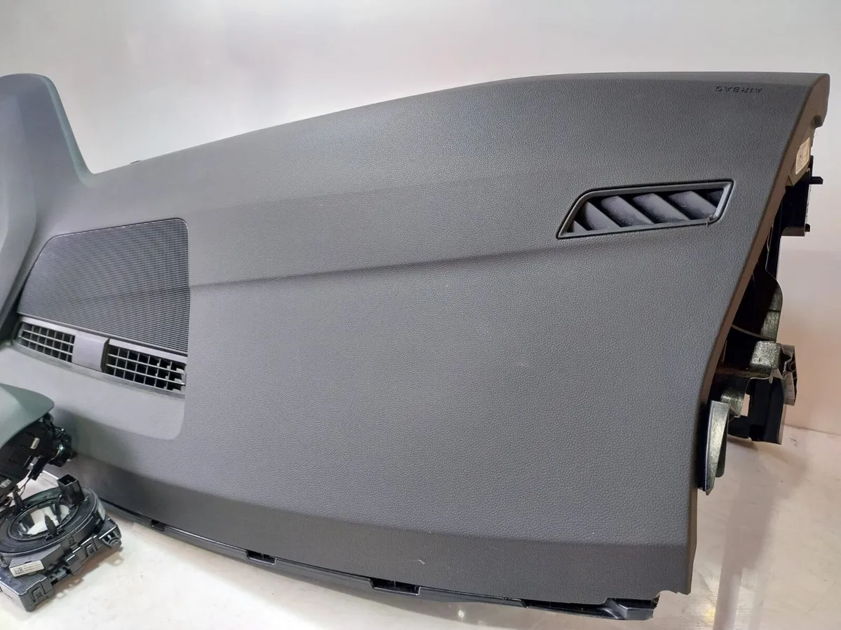 2025 Volkswagen Golf 8 Airbag Set - Image 3